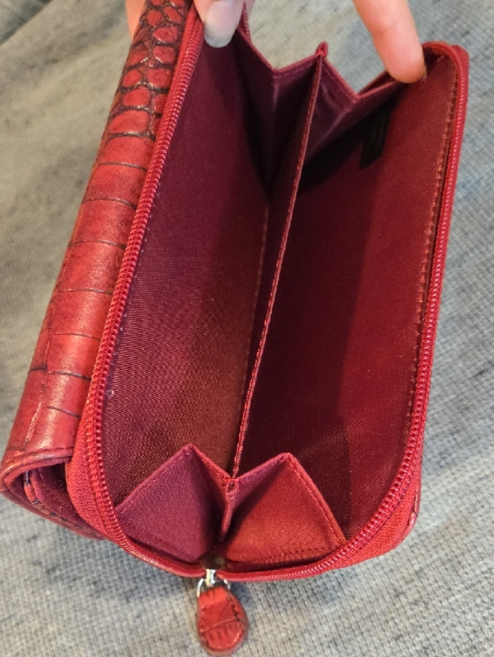 Red Croc-Embossed Faux Leather Multi-compartment Wallet - Picture 6 of 7